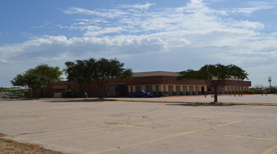 5102 & 5110 US 59, Laredo, Texas 78041, 1 Room Rooms,4 BathroomsBathrooms,Commercial retail/office,For Sale,5102 & 5110 US 59,20261481