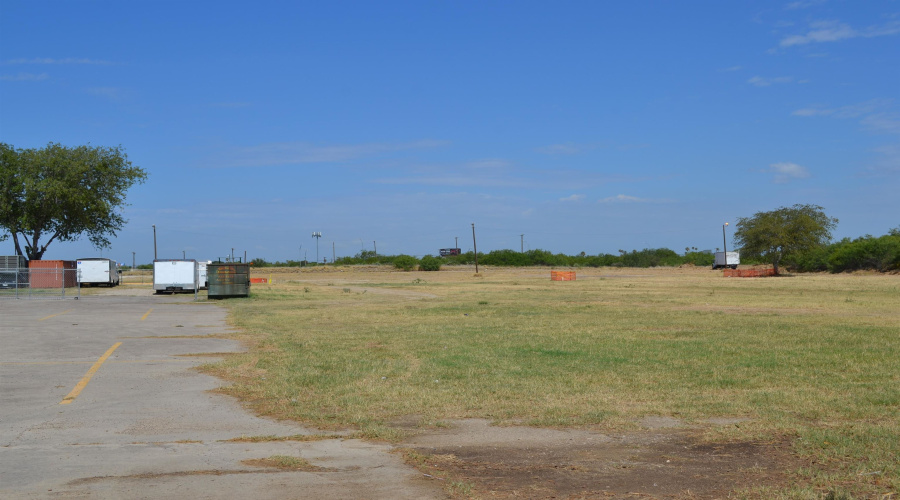 5102 & 5110 US 59, Laredo, Texas 78041, 1 Room Rooms,4 BathroomsBathrooms,Commercial retail/office,For Sale,5102 & 5110 US 59,20261481