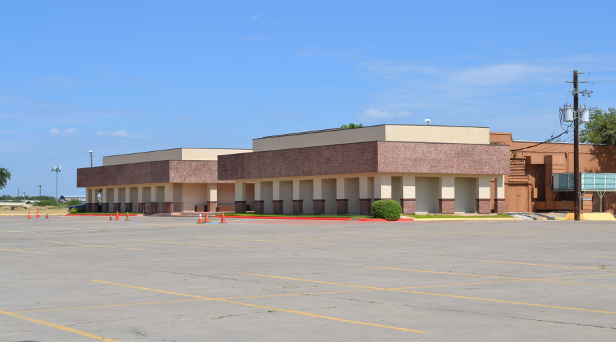 5102 & 5110 US 59, Laredo, Texas 78041, 1 Room Rooms,4 BathroomsBathrooms,Commercial retail/office,For Sale,5102 & 5110 US 59,20261481