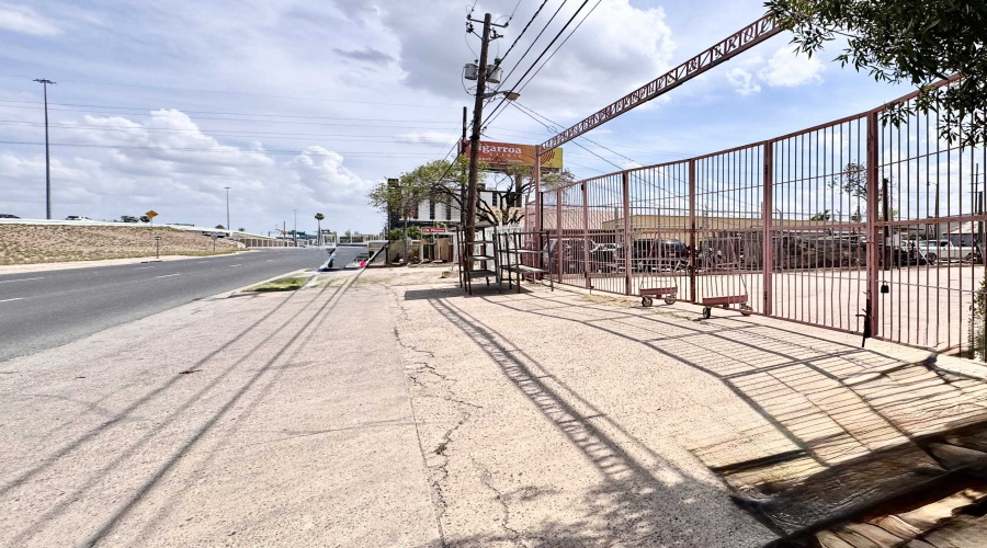 2818 Santa Ursula Ave, Laredo, Texas 78045, 1 Bedroom Bedrooms, 1 Room Rooms,2 BathroomsBathrooms,Commercial/industrial,For Sale,2818 Santa Ursula Ave,20261484