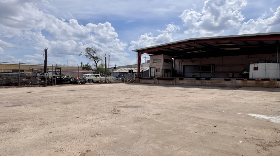 2818 Santa Ursula Ave, Laredo, Texas 78045, 1 Bedroom Bedrooms, 1 Room Rooms,2 BathroomsBathrooms,Commercial/industrial,For Sale,2818 Santa Ursula Ave,20261484