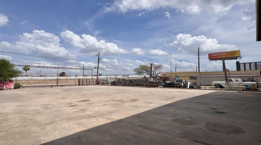 2818 Santa Ursula Ave, Laredo, Texas 78045, 1 Bedroom Bedrooms, 1 Room Rooms,2 BathroomsBathrooms,Commercial/industrial,For Sale,2818 Santa Ursula Ave,20261484