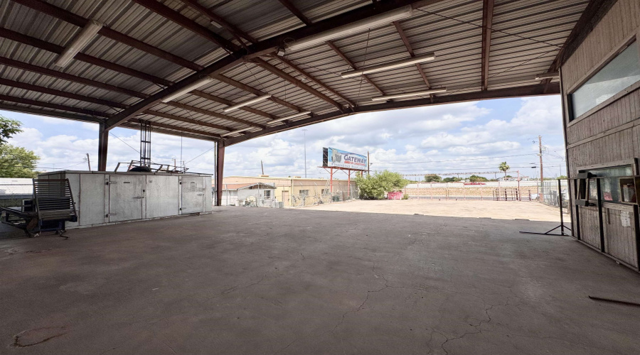 2818 Santa Ursula Ave, Laredo, Texas 78045, 1 Bedroom Bedrooms, 1 Room Rooms,2 BathroomsBathrooms,Commercial/industrial,For Sale,2818 Santa Ursula Ave,20261484