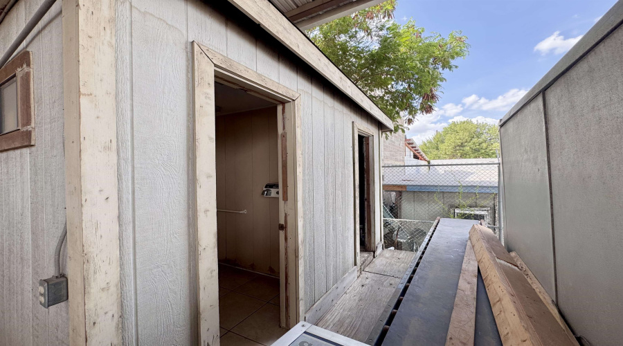 2818 Santa Ursula Ave, Laredo, Texas 78045, 1 Bedroom Bedrooms, 1 Room Rooms,2 BathroomsBathrooms,Commercial/industrial,For Sale,2818 Santa Ursula Ave,20261484