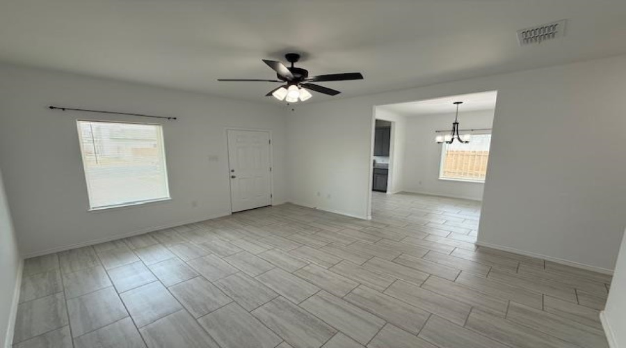 5819 Colegio Ln., Laredo, Texas 78046, 3 Bedrooms Bedrooms, 5 Rooms Rooms,2 BathroomsBathrooms,Residential,For Rent,5819 Colegio Ln.,20261486