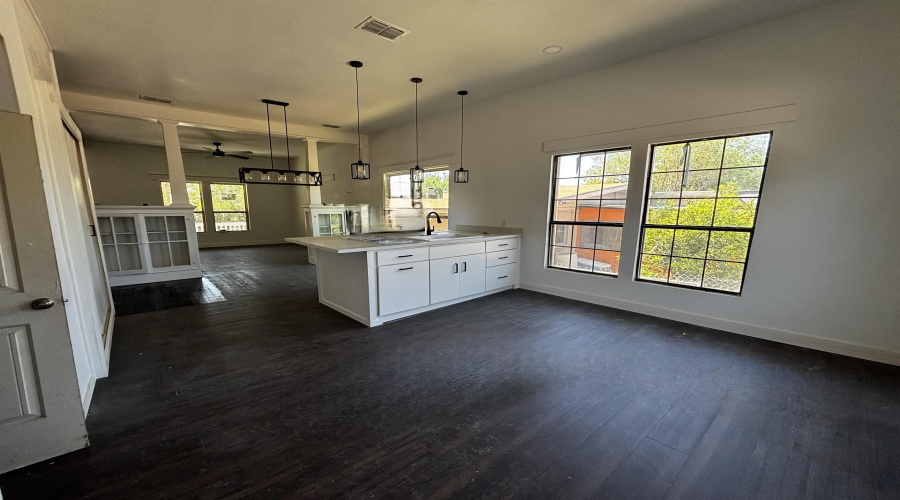 818 Cortez St, Laredo, Texas 78040, 3 Bedrooms Bedrooms, 7 Rooms Rooms,2 BathroomsBathrooms,Residential,For Sale,818 Cortez St,20261487