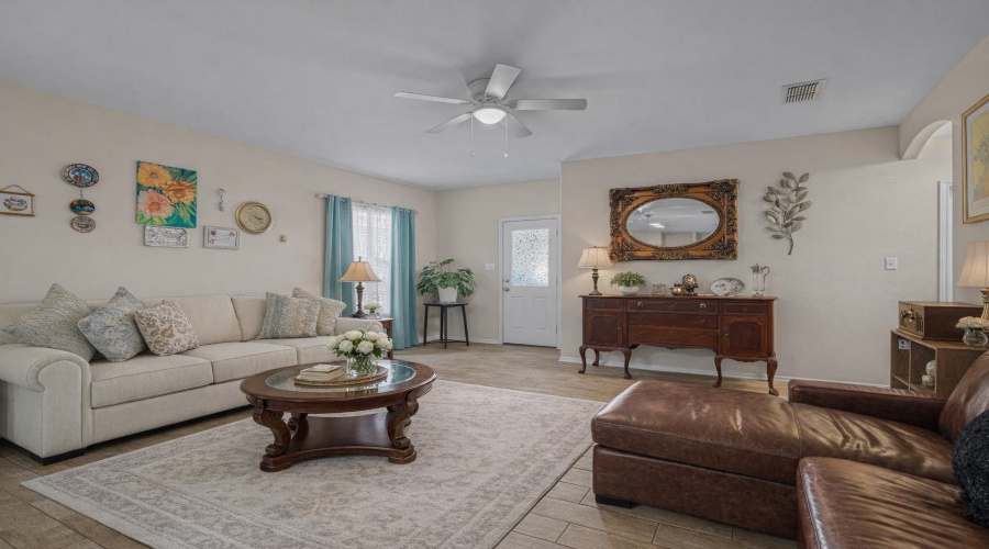 11334 Sierra Gorda Dr, Laredo, Texas 78045, 3 Bedrooms Bedrooms, 5 Rooms Rooms,2 BathroomsBathrooms,Residential,For Sale,11334 Sierra Gorda Dr,20261488