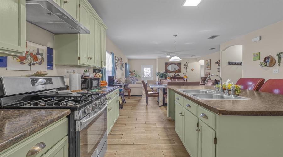 11334 Sierra Gorda Dr, Laredo, Texas 78045, 3 Bedrooms Bedrooms, 5 Rooms Rooms,2 BathroomsBathrooms,Residential,For Sale,11334 Sierra Gorda Dr,20261488