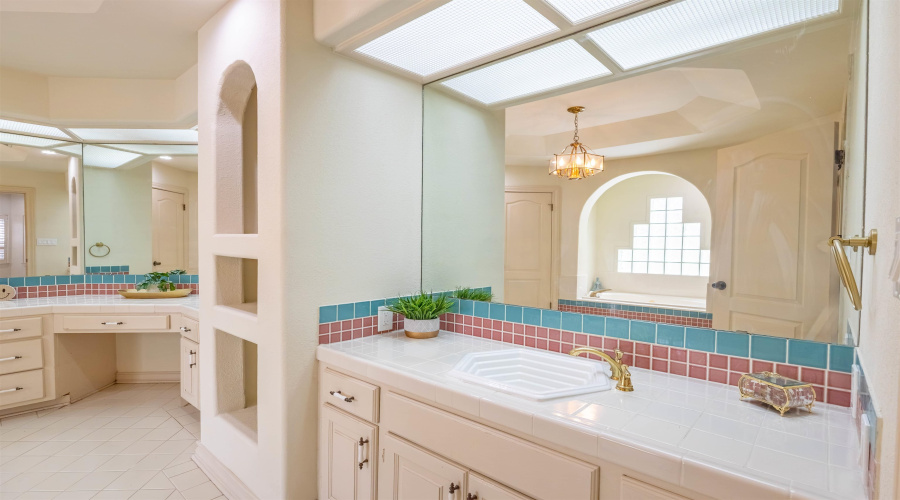 109 Devonshire Ct, Laredo, Texas 78041, 6 Bedrooms Bedrooms, 10 Rooms Rooms,4 BathroomsBathrooms,Residential,For Sale,109 Devonshire Ct,20254274