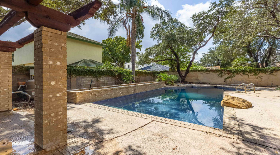 109 Devonshire Ct, Laredo, Texas 78041, 6 Bedrooms Bedrooms, 10 Rooms Rooms,4 BathroomsBathrooms,Residential,For Sale,109 Devonshire Ct,20254274