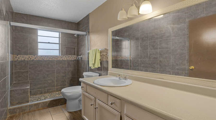 703 Laurel Dr, Laredo, Texas 78045-2122, 4 Bedrooms Bedrooms, 6 Rooms Rooms,3 BathroomsBathrooms,Residential,For Sale,703 Laurel Dr,20261495