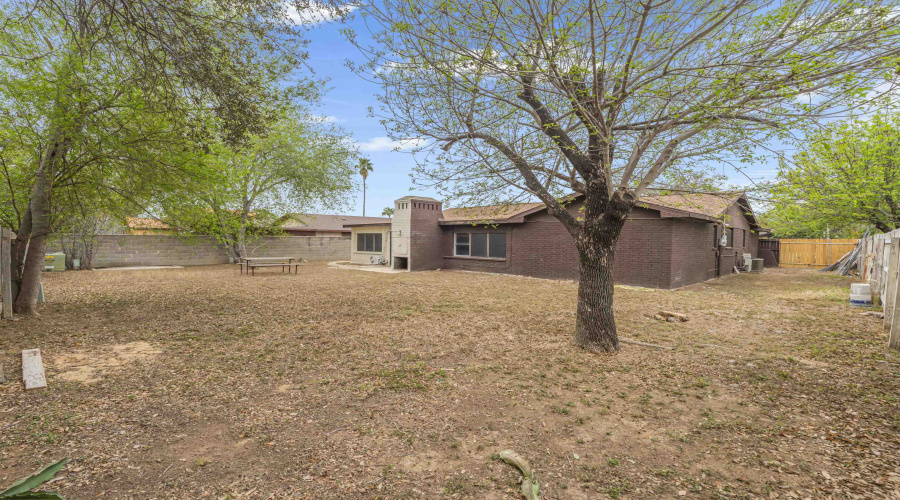 703 Laurel Dr, Laredo, Texas 78045-2122, 4 Bedrooms Bedrooms, 6 Rooms Rooms,3 BathroomsBathrooms,Residential,For Sale,703 Laurel Dr,20261495