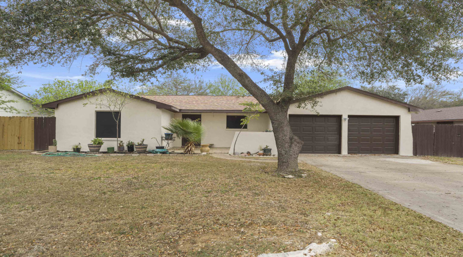 703 Laurel Dr, Laredo, Texas 78045-2122, 4 Bedrooms Bedrooms, 6 Rooms Rooms,3 BathroomsBathrooms,Residential,For Sale,703 Laurel Dr,20261495