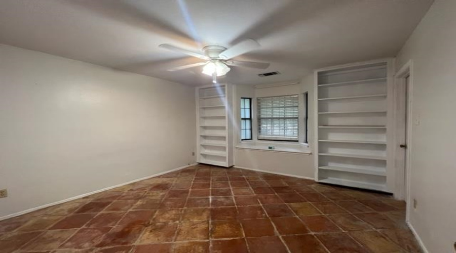 200 Martingale Ln, LAREDO, Texas 78041, 3 Bedrooms Bedrooms, 4 Rooms Rooms,3 BathroomsBathrooms,Residential,For Rent,200 Martingale Ln,20261496