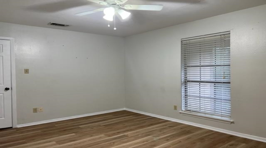 200 Martingale Ln, LAREDO, Texas 78041, 3 Bedrooms Bedrooms, 4 Rooms Rooms,3 BathroomsBathrooms,Residential,For Rent,200 Martingale Ln,20261496