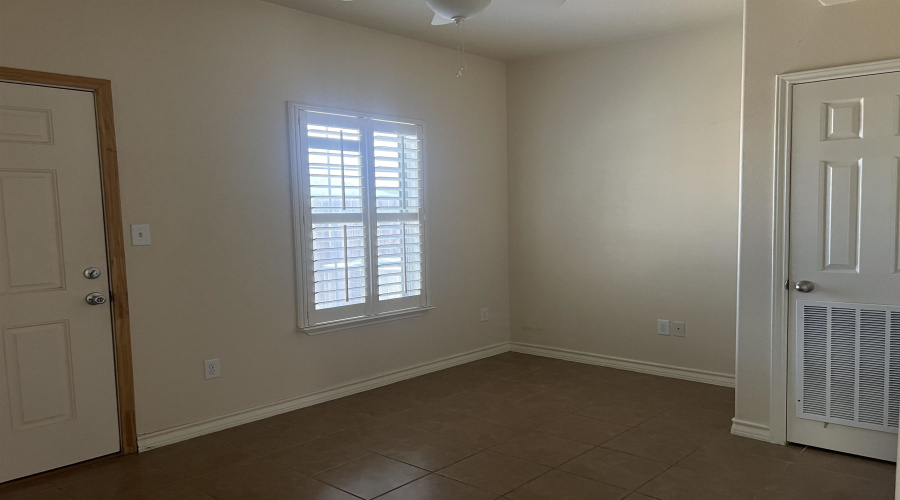 1014 Ranchway Dr, Laredo, Texas 78045-8071, 3 Bedrooms Bedrooms, 4 Rooms Rooms,3 BathroomsBathrooms,Residential,For Sale,1014 Ranchway Dr,20261499