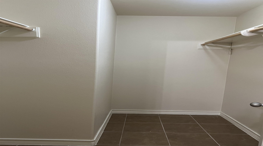 1014 Ranchway Dr, Laredo, Texas 78045-8071, 3 Bedrooms Bedrooms, 4 Rooms Rooms,3 BathroomsBathrooms,Residential,For Sale,1014 Ranchway Dr,20261499