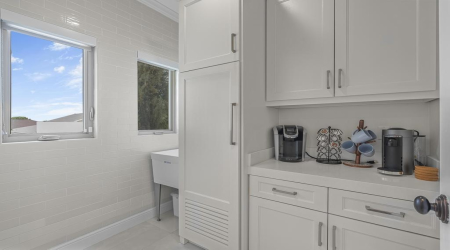 Cleaning station and coffee bar 2nd floor