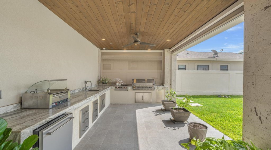 2801 Mario Puzo Dr, Laredo, Texas 78041, 5 Bedrooms Bedrooms, 11 Rooms Rooms,5 BathroomsBathrooms,Residential,For Sale,2801 Mario Puzo Dr,20261500