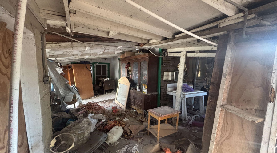 1710 Coke St, Laredo, Texas 78040, 2 Bedrooms Bedrooms, 3 Rooms Rooms,1 BathroomBathrooms,Residential,For Sale,1710 Coke St,20261501