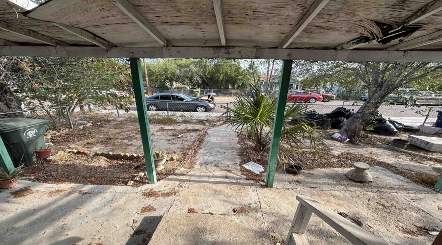 1710 Coke St, Laredo, Texas 78040, 2 Bedrooms Bedrooms, 3 Rooms Rooms,1 BathroomBathrooms,Residential,For Sale,1710 Coke St,20261501