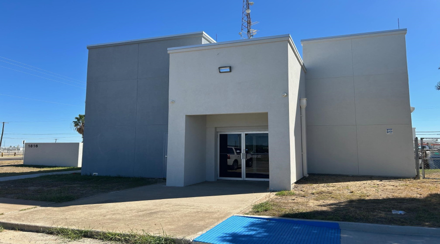 1816 Pappas St, Laredo, Texas 78041, 1 Room Rooms,2 BathroomsBathrooms,Commercial retail/office,For Sale,1816 Pappas St,20261513