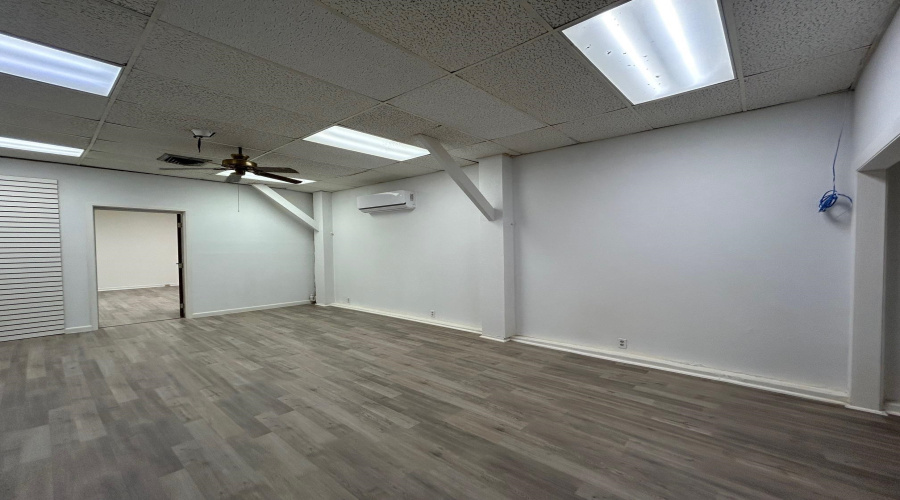 1816 Pappas St, Laredo, Texas 78041, 1 Room Rooms,2 BathroomsBathrooms,Commercial retail/office,For Sale,1816 Pappas St,20261513