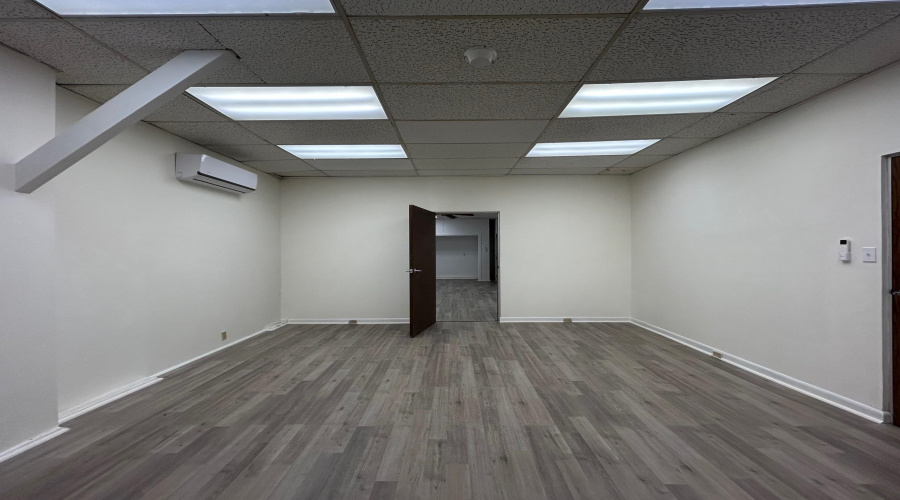 1816 Pappas St, Laredo, Texas 78041, 1 Room Rooms,2 BathroomsBathrooms,Commercial retail/office,For Sale,1816 Pappas St,20261514