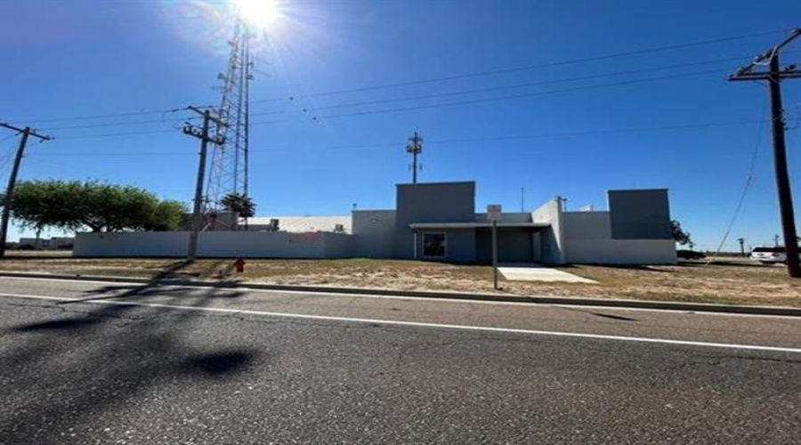 1816 Pappas St, Laredo, Texas 78041, 1 Room Rooms,2 BathroomsBathrooms,Commercial retail/office,For Sale,1816 Pappas St,20261515