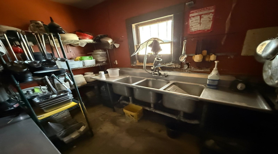 3914 McPherson Ave, Laredo, Texas 78041, 1 Room Rooms,2 BathroomsBathrooms,Commercial retail/office,For Sale,3914 McPherson Ave,20261517