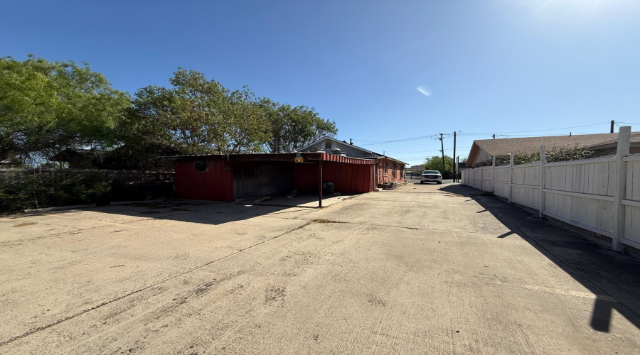 3914 McPherson Ave, Laredo, Texas 78041, 1 Room Rooms,2 BathroomsBathrooms,Commercial retail/office,For Sale,3914 McPherson Ave,20261517