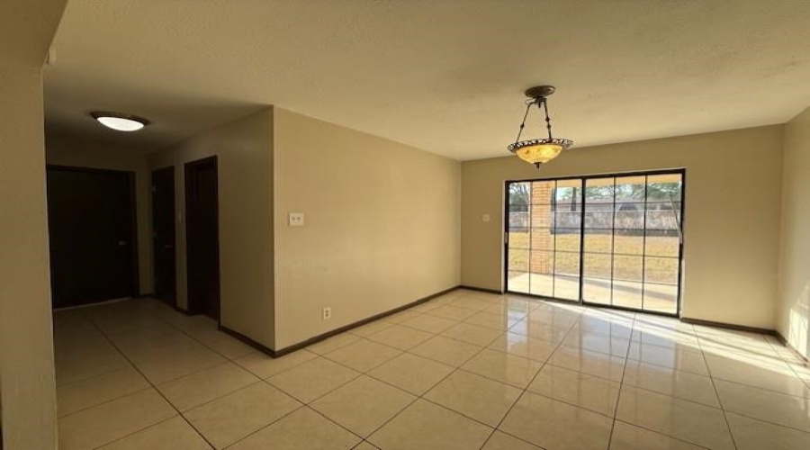 516 St James Dr, Laredo, Texas 78041, 4 Bedrooms Bedrooms, 8 Rooms Rooms,2 BathroomsBathrooms,Residential,For Rent,516 St James Dr,20261508