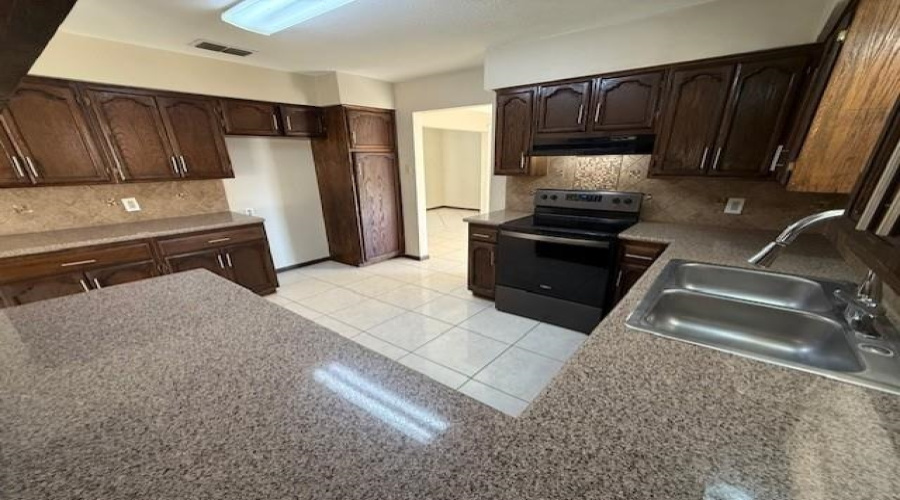 516 St James Dr, Laredo, Texas 78041, 4 Bedrooms Bedrooms, 8 Rooms Rooms,2 BathroomsBathrooms,Residential,For Rent,516 St James Dr,20261508