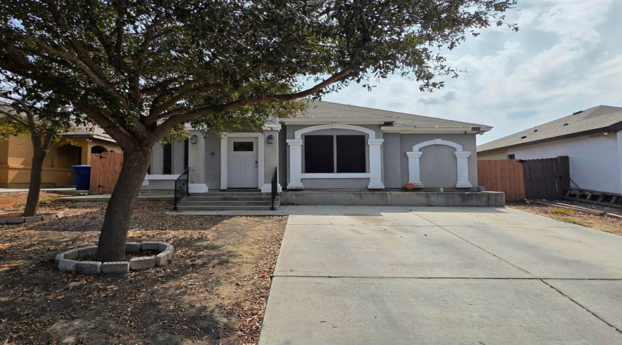 6119 Fray Augusto Ln, LAREDO, Texas 78043-4861, 3 Bedrooms Bedrooms, 5 Rooms Rooms,2 BathroomsBathrooms,Residential,For Sale,6119 Fray Augusto Ln,20261509