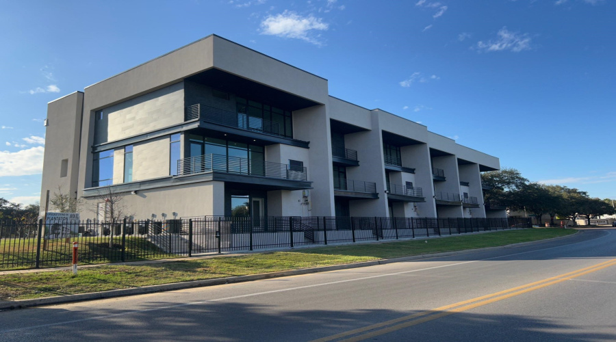 8120 Stillmeadow Ct, Laredo, Texas 78045, 4 Bedrooms Bedrooms, 9 Rooms Rooms,5 BathroomsBathrooms,Residential,For Rent,8120 Stillmeadow Ct,20261511