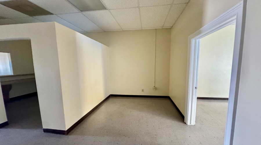 1405 Jacaman Rd, LAREDO, Texas 78041, 1 Room Rooms,1 BathroomBathrooms,Commercial retail/office,For Rent,1405 Jacaman Rd,20261518