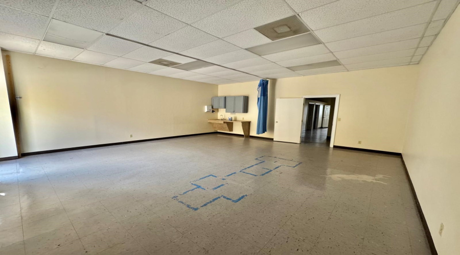 1405 Jacaman Rd, LAREDO, Texas 78041, 1 Room Rooms,1 BathroomBathrooms,Commercial retail/office,For Rent,1405 Jacaman Rd,20261518