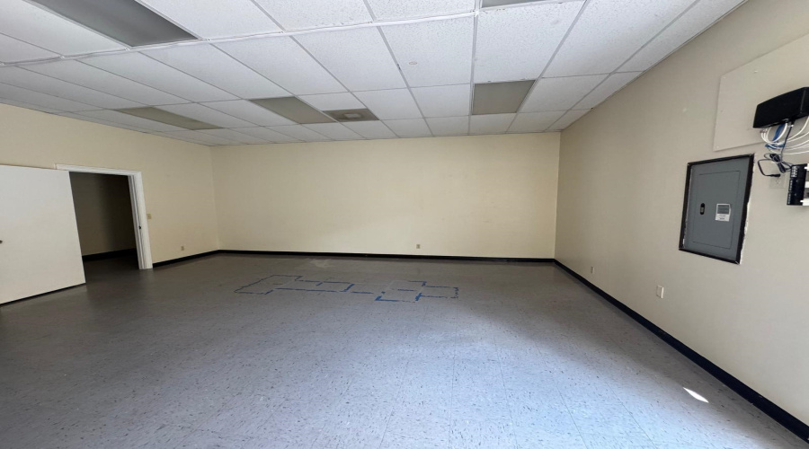 1405 Jacaman Rd, LAREDO, Texas 78041, 1 Room Rooms,1 BathroomBathrooms,Commercial retail/office,For Rent,1405 Jacaman Rd,20261518