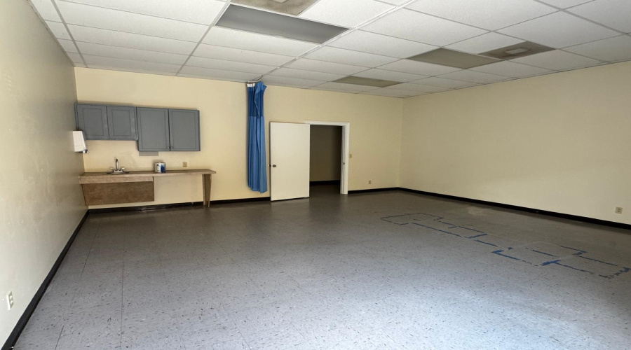 1405 Jacaman Rd, LAREDO, Texas 78041, 1 Room Rooms,1 BathroomBathrooms,Commercial retail/office,For Rent,1405 Jacaman Rd,20261518