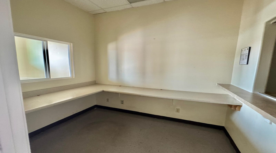 1405 Jacaman Rd, LAREDO, Texas 78041, 1 Room Rooms,1 BathroomBathrooms,Commercial retail/office,For Rent,1405 Jacaman Rd,20261518