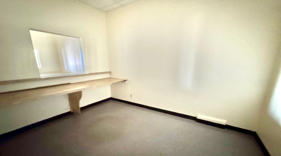 1405 Jacaman Rd, LAREDO, Texas 78041, 1 Room Rooms,1 BathroomBathrooms,Commercial retail/office,For Rent,1405 Jacaman Rd,20261518