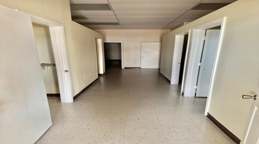 1405 Jacaman Rd, LAREDO, Texas 78041, 1 Room Rooms,1 BathroomBathrooms,Commercial retail/office,For Rent,1405 Jacaman Rd,20261518