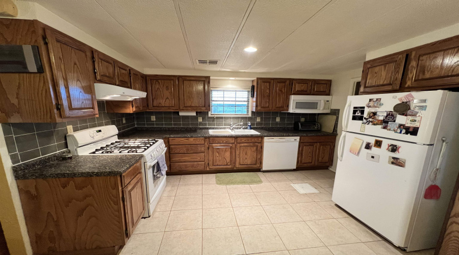 19 Hatfield Ln., Zapata, Texas 78076, 3 Bedrooms Bedrooms, 6 Rooms Rooms,3 BathroomsBathrooms,Residential,For Sale,19 Hatfield Ln.,20254343