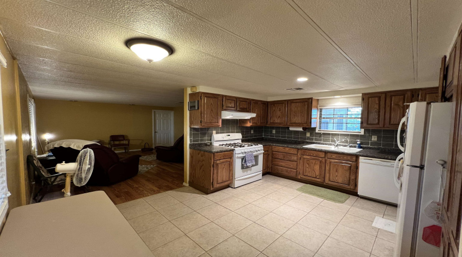 19 Hatfield Ln., Zapata, Texas 78076, 3 Bedrooms Bedrooms, 6 Rooms Rooms,3 BathroomsBathrooms,Residential,For Sale,19 Hatfield Ln.,20254343