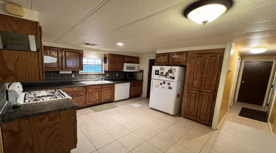 19 Hatfield Ln., Zapata, Texas 78076, 3 Bedrooms Bedrooms, 6 Rooms Rooms,3 BathroomsBathrooms,Residential,For Sale,19 Hatfield Ln.,20254343