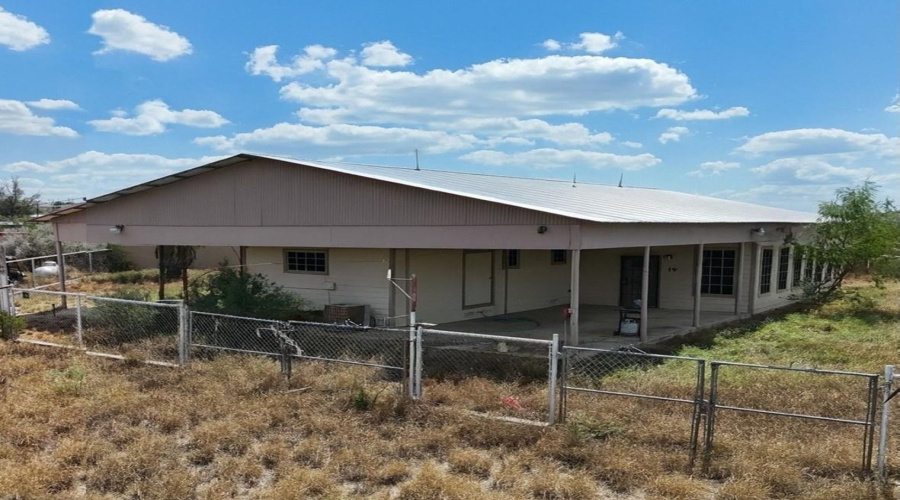 19 Hatfield Ln., Zapata, Texas 78076, 3 Bedrooms Bedrooms, 6 Rooms Rooms,3 BathroomsBathrooms,Residential,For Sale,19 Hatfield Ln.,20254343