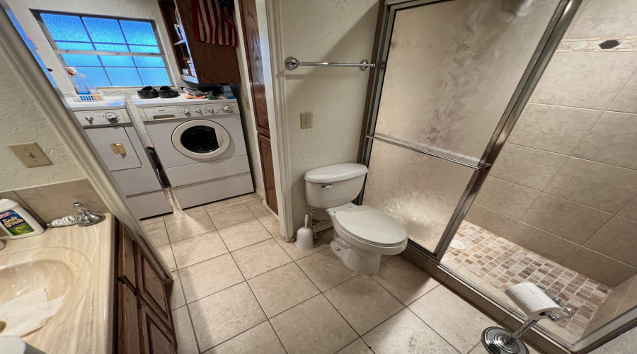 19 Hatfield Ln., Zapata, Texas 78076, 3 Bedrooms Bedrooms, 6 Rooms Rooms,3 BathroomsBathrooms,Residential,For Sale,19 Hatfield Ln.,20254343