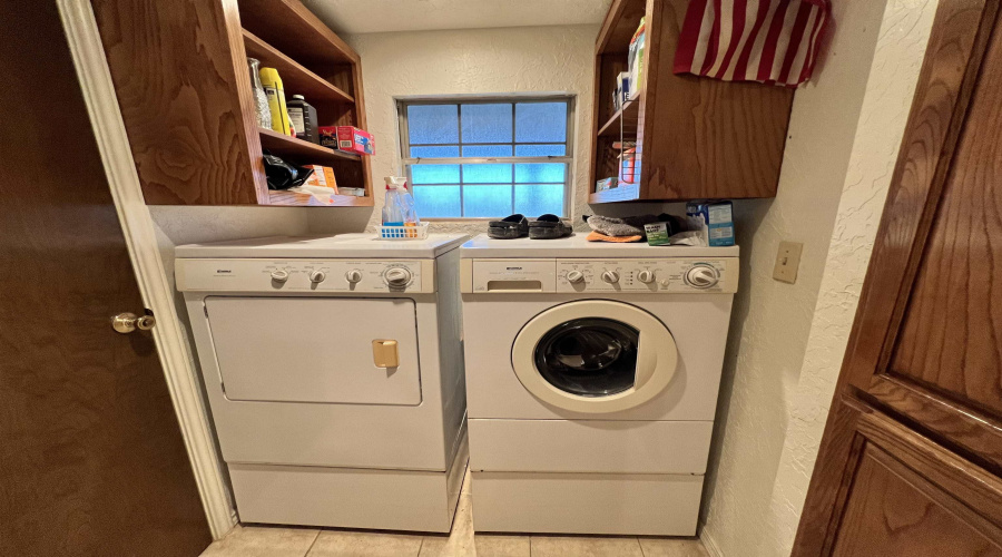 19 Hatfield Ln., Zapata, Texas 78076, 3 Bedrooms Bedrooms, 6 Rooms Rooms,3 BathroomsBathrooms,Residential,For Sale,19 Hatfield Ln.,20254343