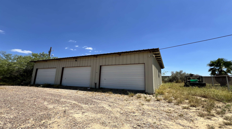 19 Hatfield Ln., Zapata, Texas 78076, 3 Bedrooms Bedrooms, 6 Rooms Rooms,3 BathroomsBathrooms,Residential,For Sale,19 Hatfield Ln.,20254343