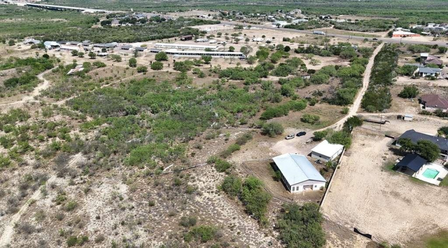 19 Hatfield Ln., Zapata, Texas 78076, 3 Bedrooms Bedrooms, 6 Rooms Rooms,3 BathroomsBathrooms,Residential,For Sale,19 Hatfield Ln.,20254343